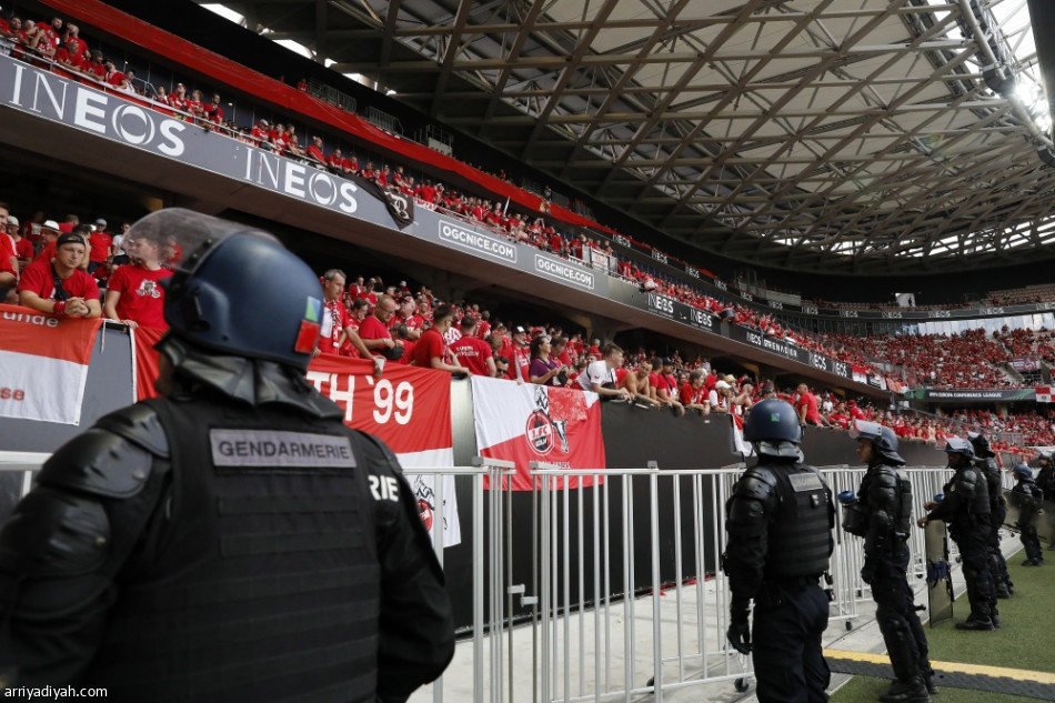 كونفرنس ليج.. شغب الجماهير يؤجل انطلاق مباراة نيس وكولن