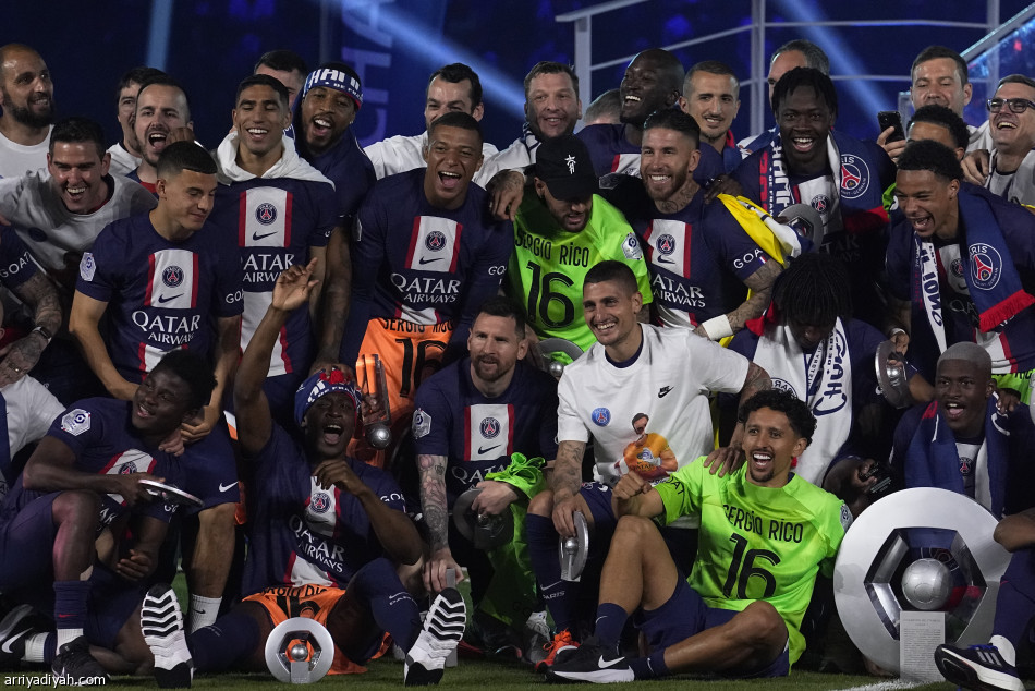 ليلة وداع ميسي.. باريس يتوج بلقب الدوري الفرنسي