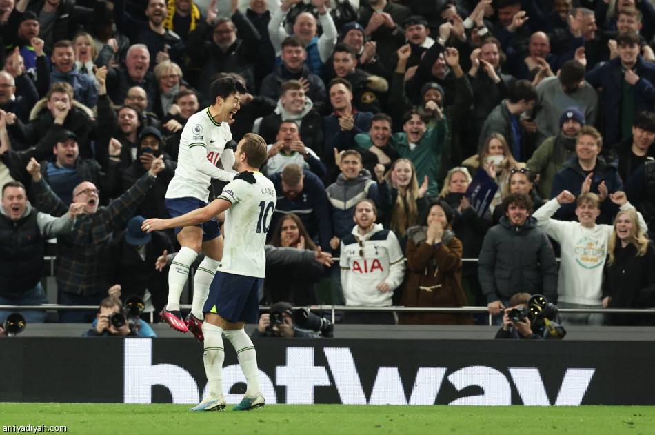 بثنائية وست هام.. توتنهام يقفز إلى الرابع