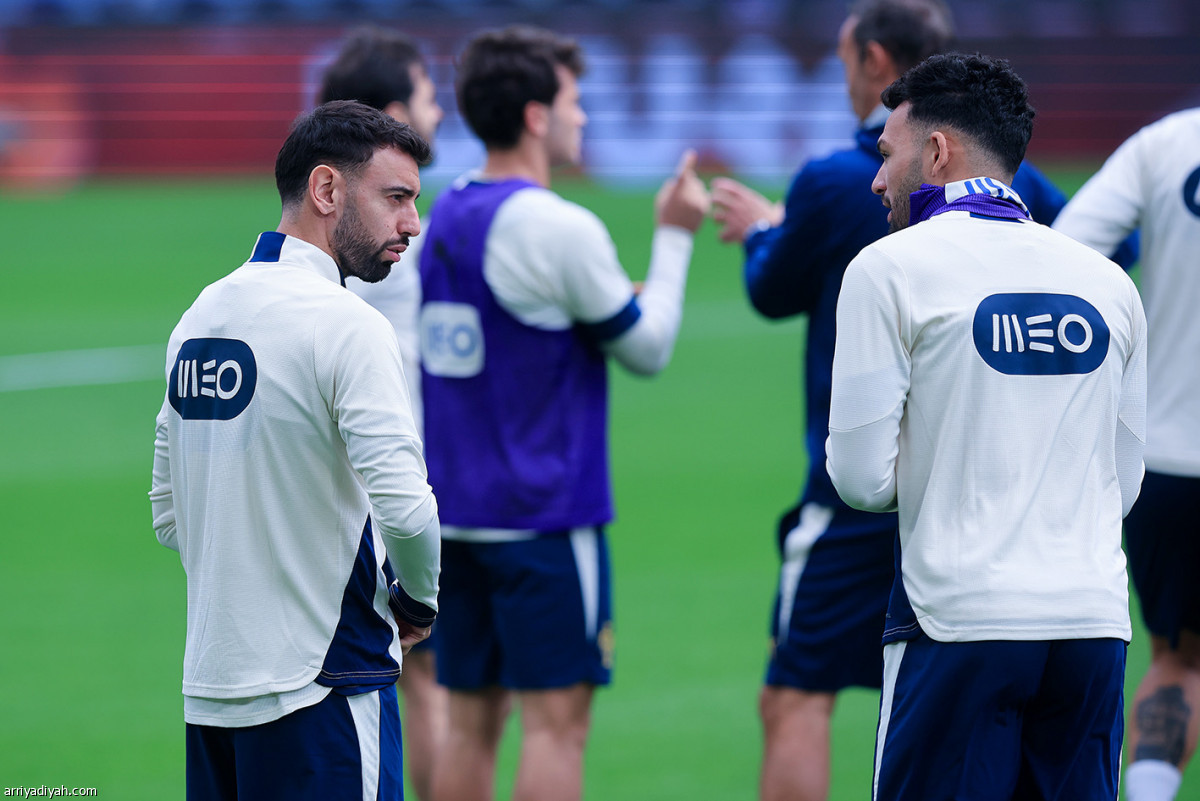 نيفيش يتقدم البرتغاليين