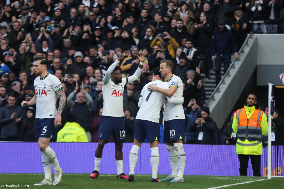 توتنهام يحسم الديربي اللندني بثنائية