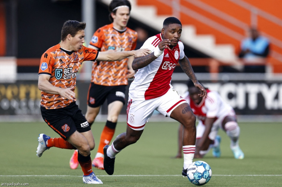 أياكس يستعيد صدارة الدوري الهولندي