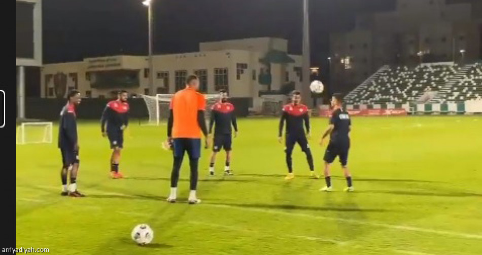 قبل المواجهة.. 
الأخضر يحفّز والخناجر توثّق