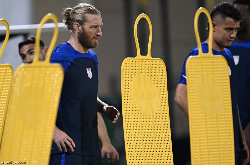 طموح هولندا يصطدم بمغامرة أمريكا