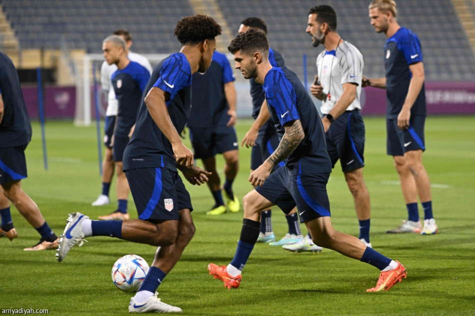 إنجلترا تستهدف تأمين الصدارة بنقاط أمريكا