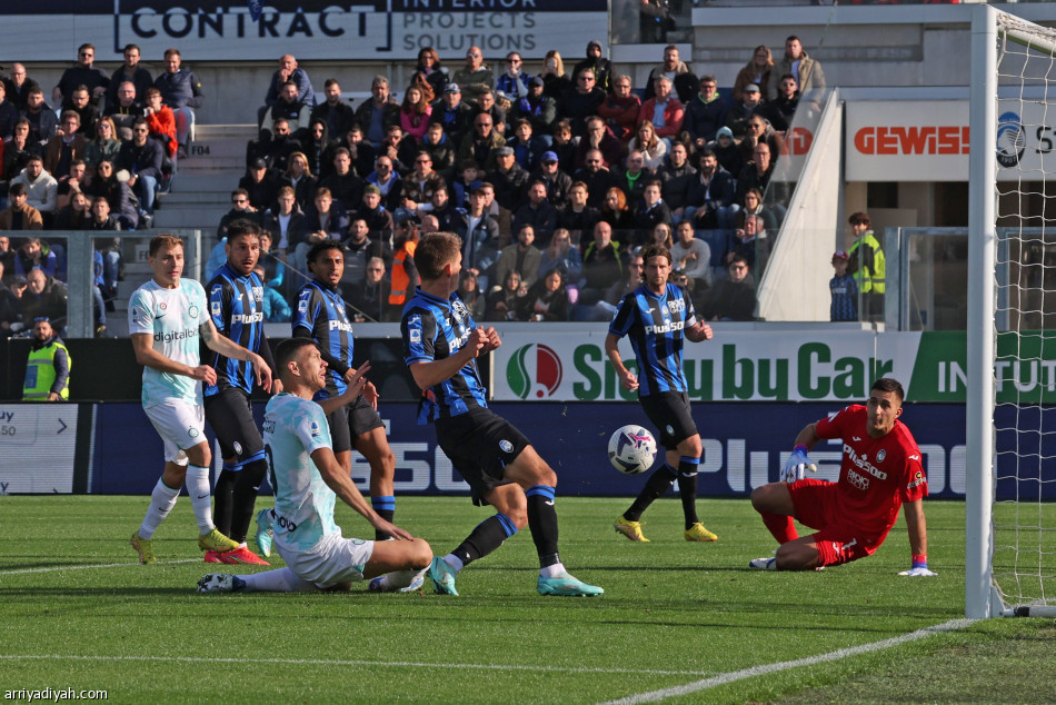 إنتر ميلان يقلبها على أتلانتا بثلاثية