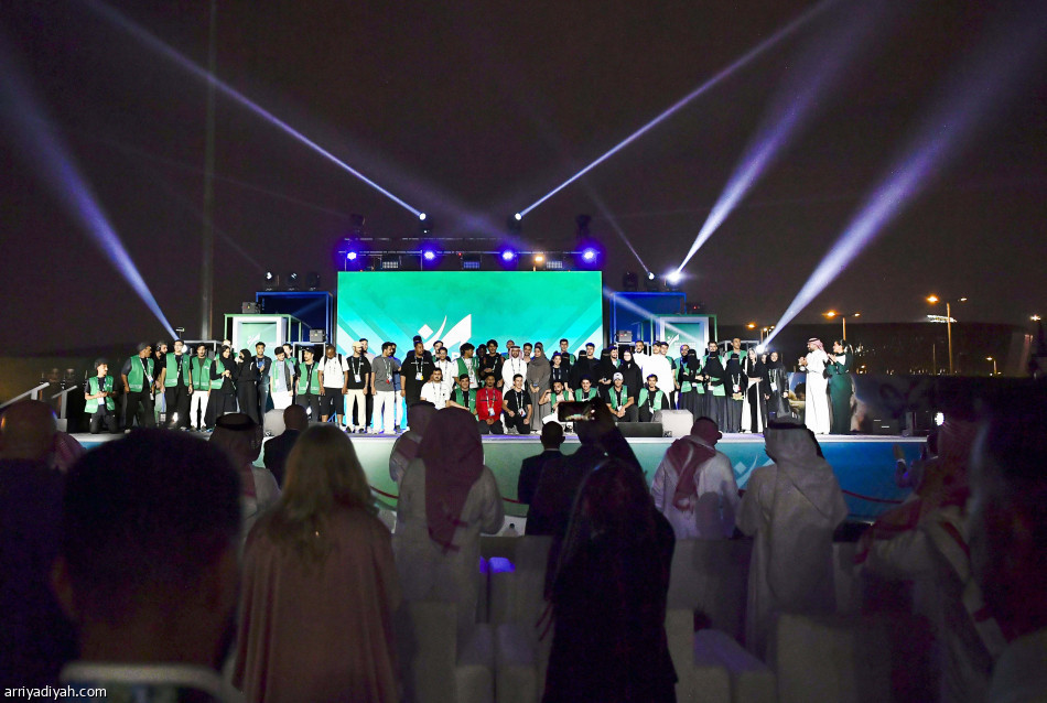 74 شاشة
طاردت 1500 لاعب