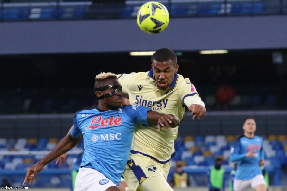 فيرونا يعطل نابولي بتعادل محبط