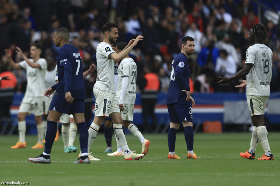 لوريان يحبط باريس بثلاثية