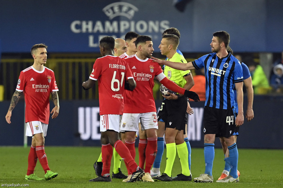 بنفيكا يكسب بروج ويقترب من دور الثمانية