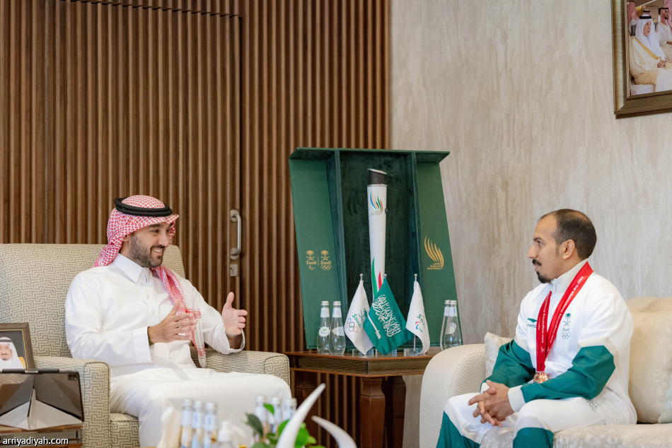 الفيصل يلتقي بأبطال السعودية في الدورات الآسيوية والعالمية