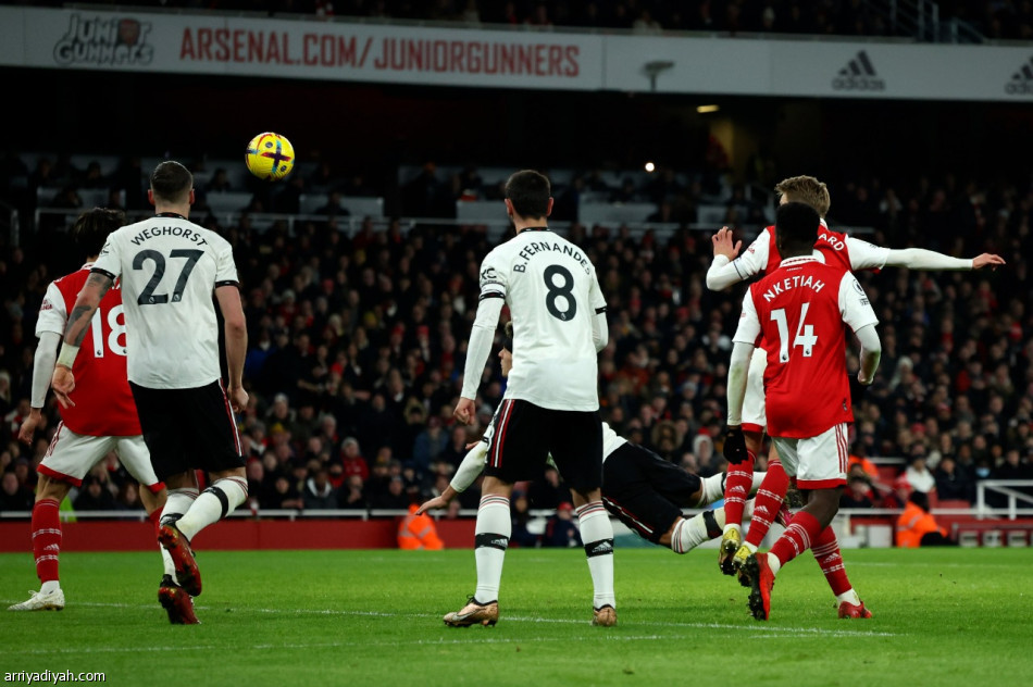 أرسنال يعبر يونايتد في الوقت القاتل