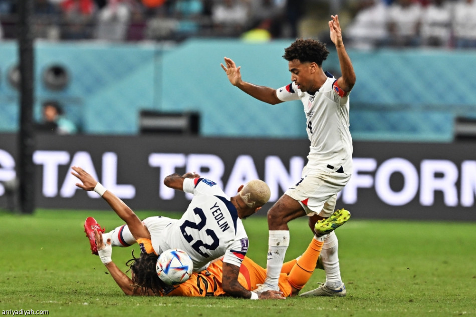 هولندا تنهي مغامرة أمريكا.. وتعبر