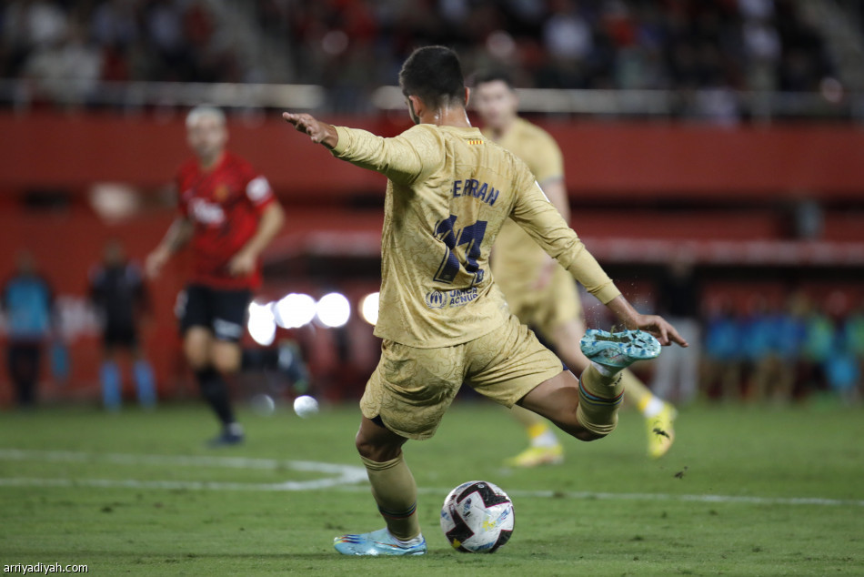 برشلونة يسقط مايوركا بهدف ليفاندوفسكي