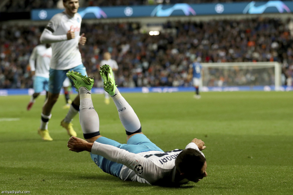 أبطال أوروبا.. نابولي يتصدر بثلاثية رينجرز