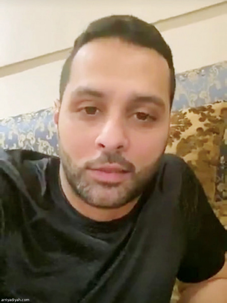 ياسر 
يرد على شائعات كورونا