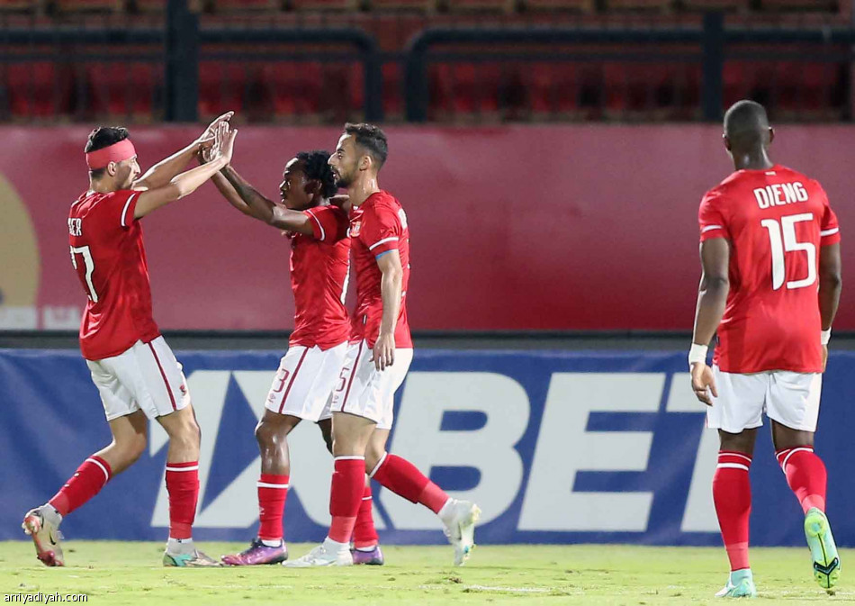 الأهلي المصري يقترب من نهائي الأبطال