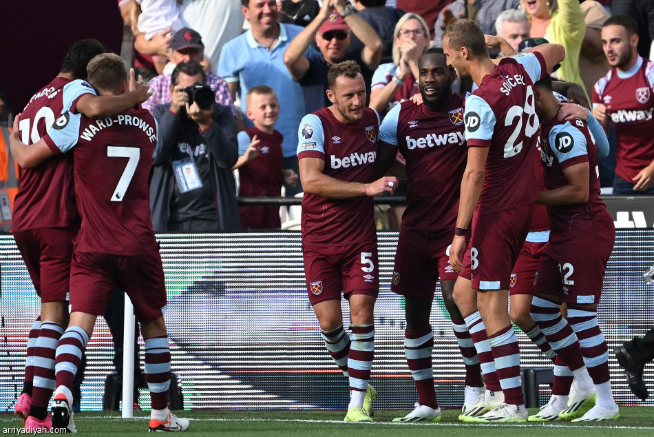 وست هام يسقط تشيلسي بثلاثية