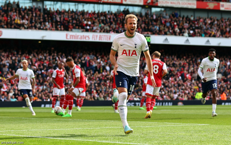 أرسنال يعزز الصدارة بثلاثية توتنهام