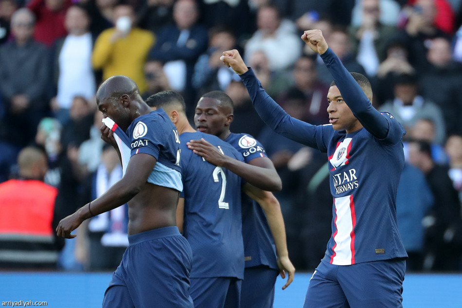 باريس يسحق أوكسير بخماسية