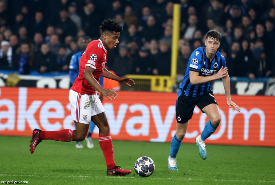 بنفيكا يكسب بروج ويقترب من دور الثمانية