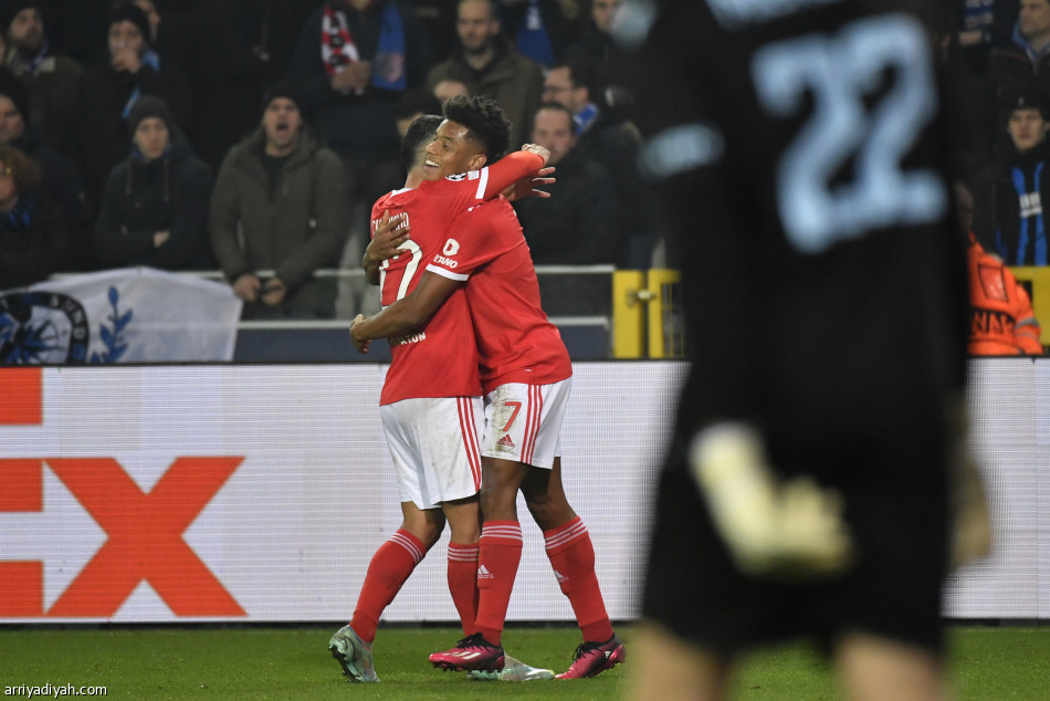 بنفيكا يكسب بروج ويقترب من دور الثمانية