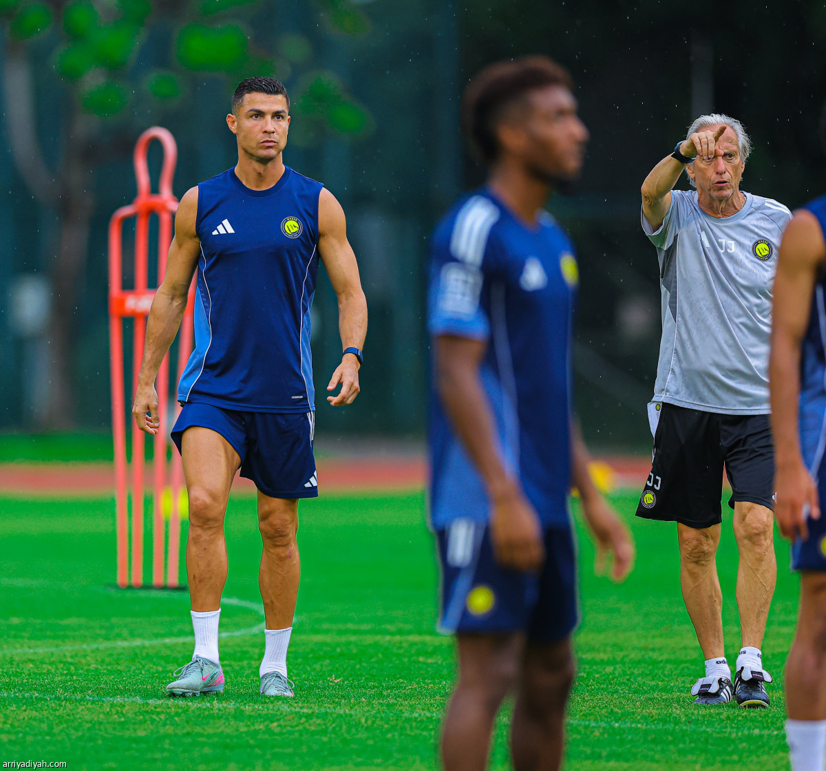 تحت الأمطار