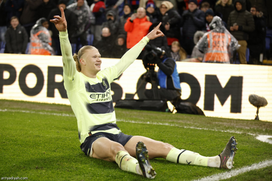 سيتي يفلت من بالاس بـ«جزائية»