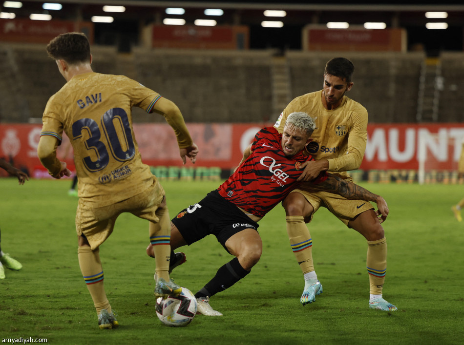 برشلونة يسقط مايوركا بهدف ليفاندوفسكي