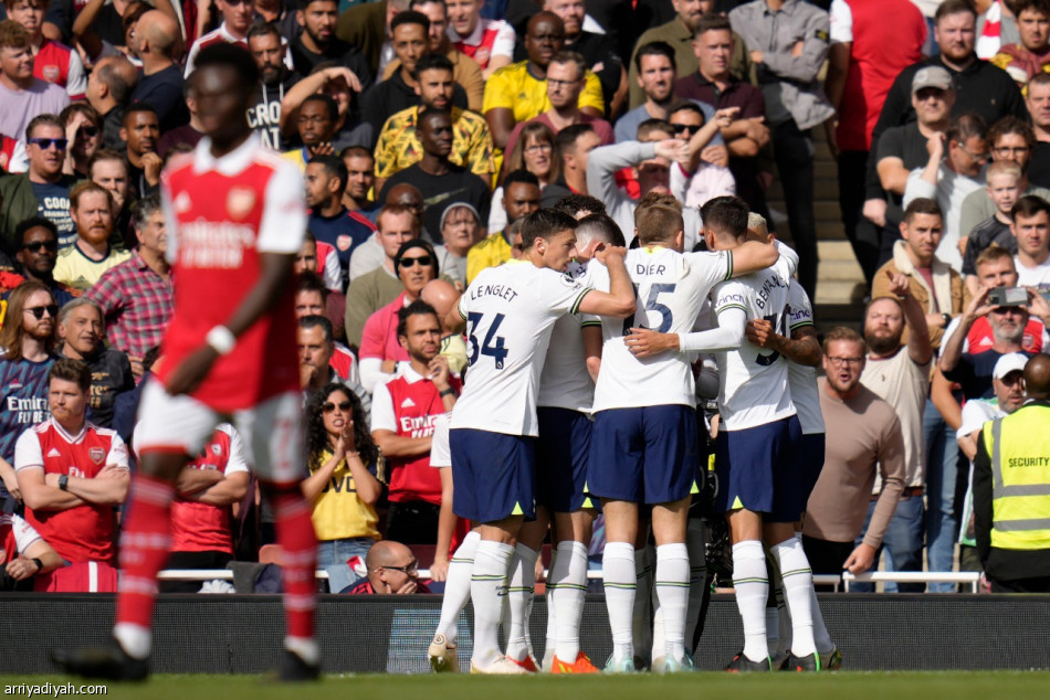 أرسنال يعزز الصدارة بثلاثية توتنهام