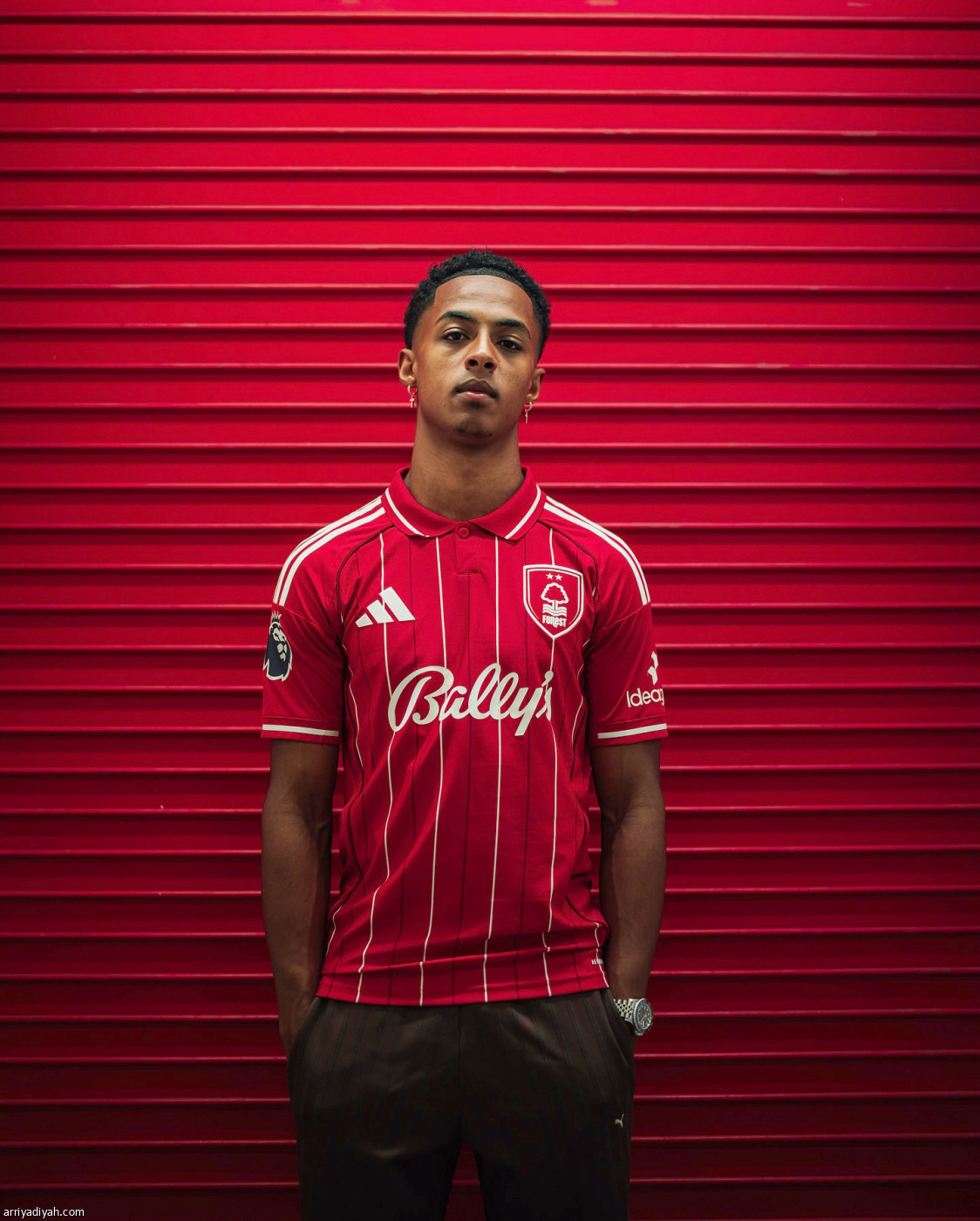 هاتشينسون.. صفقة قياسية