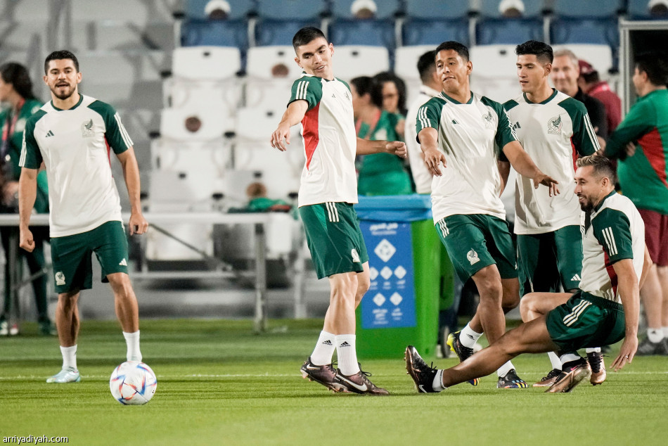 ليفاندوفسكي 
يطارد الهدف الأول