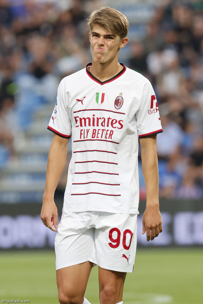 ميلان يتعثر بالتعادل مع ساسولو