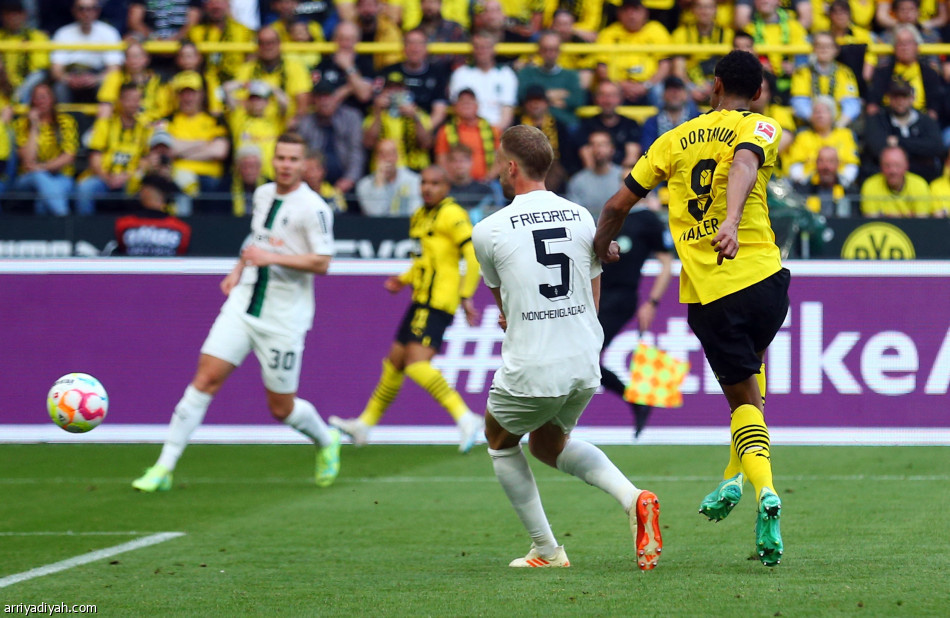 دورتموند يطارد بايرن بخماسية مونشنجلادباخ