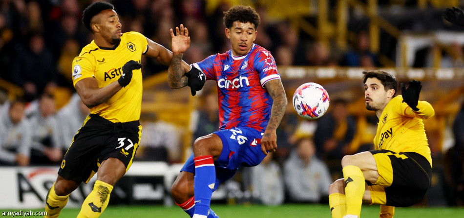 ولفرهامبتون يبتعد عن الخطر بثنائية كريستال بالاس