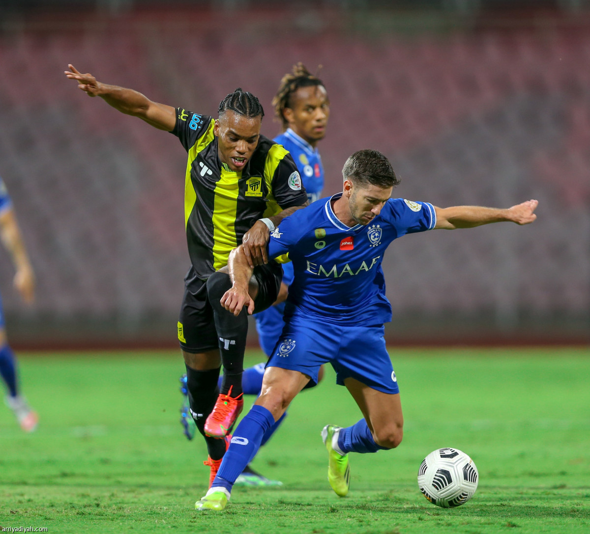 سقوط المتصدر