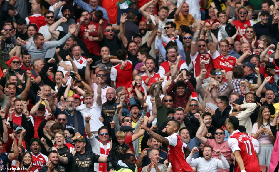 أرسنال يعزز الصدارة بثلاثية توتنهام