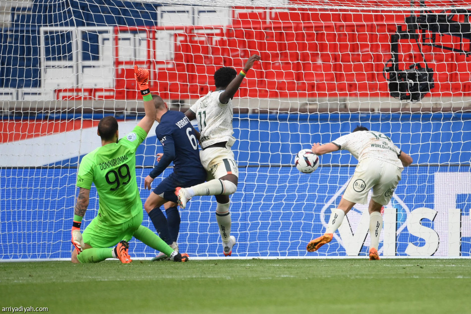 لوريان يحبط باريس بثلاثية