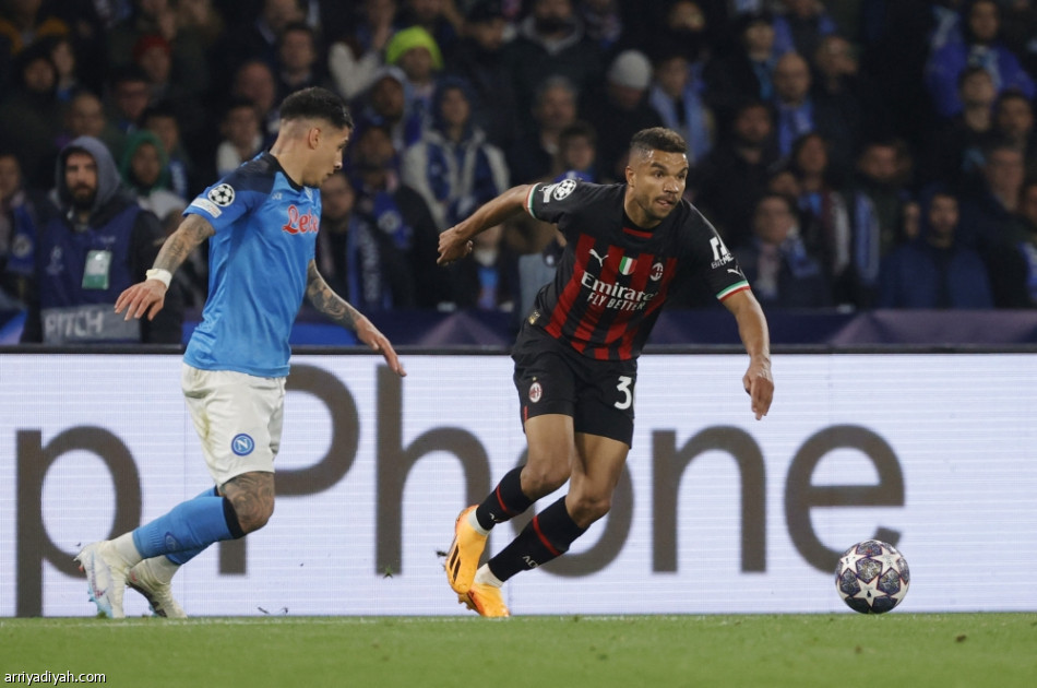 ميلان ينهي مغامرة نابولي.. ويبلغ نصف النهائي