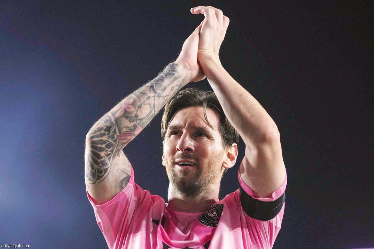 ميسي يكتفي بدقيقتين