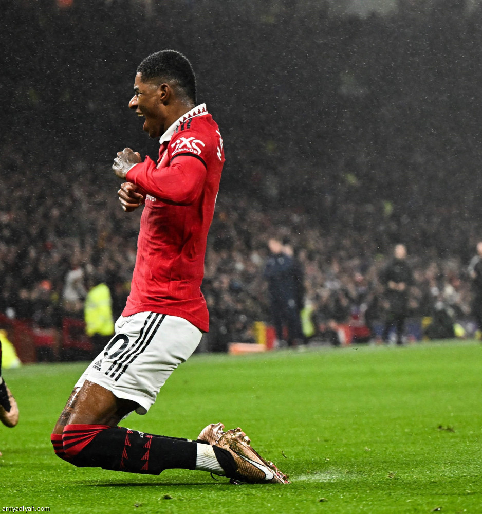 يونايتد يطارد توتنهام  بثلاثية نوتنجهام