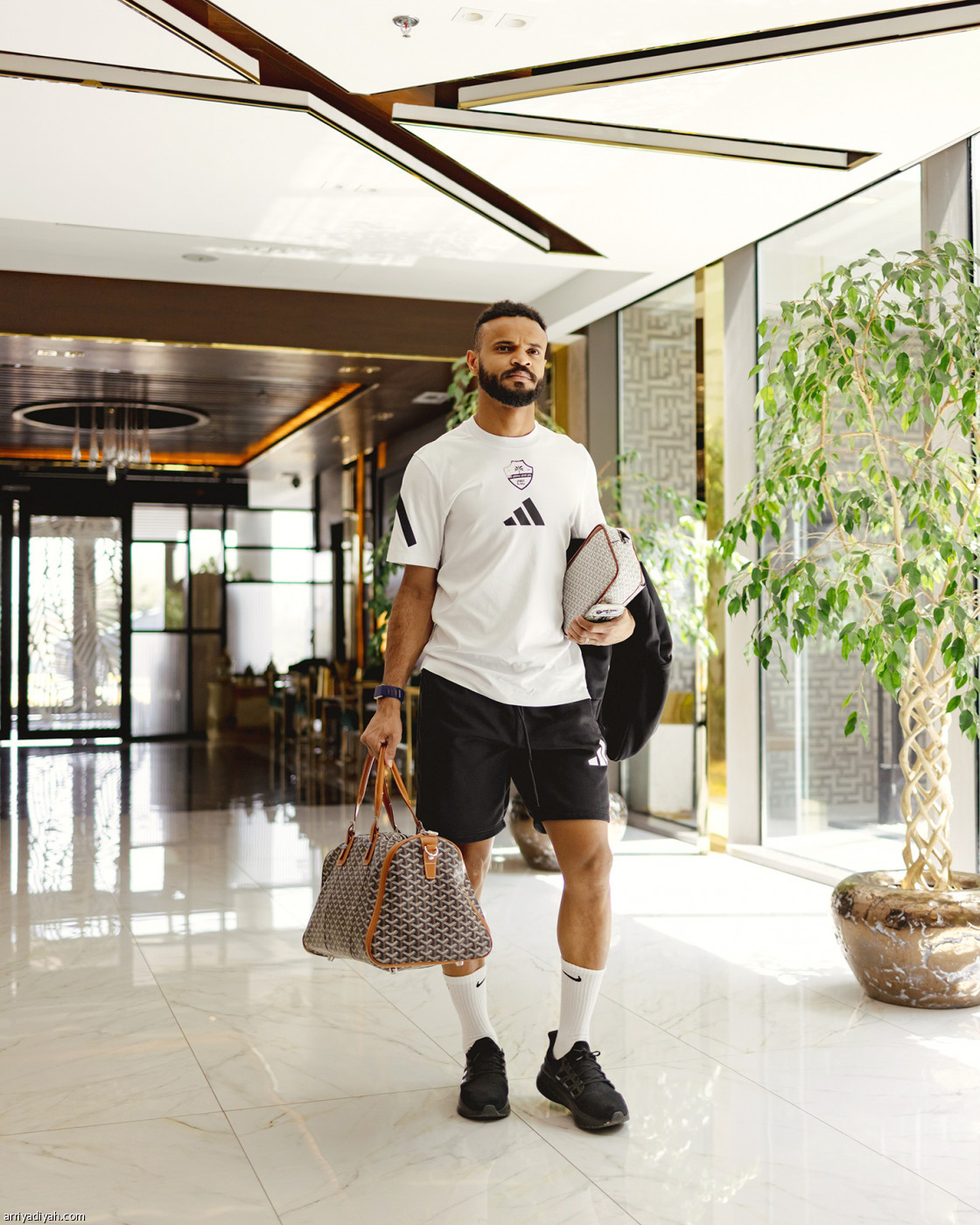 الأهلي يغادر