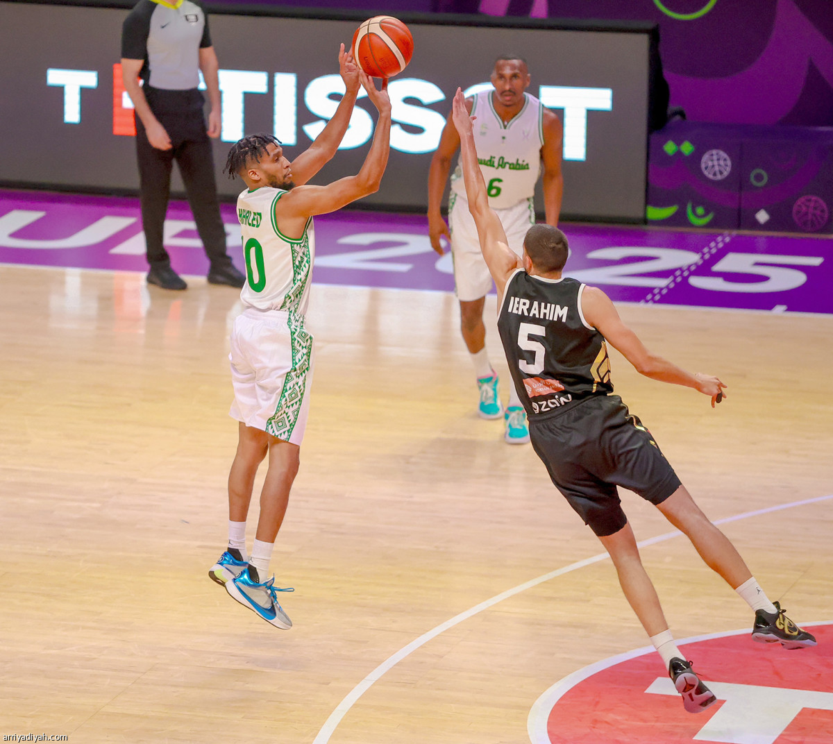 سلة الأخضر تتألق