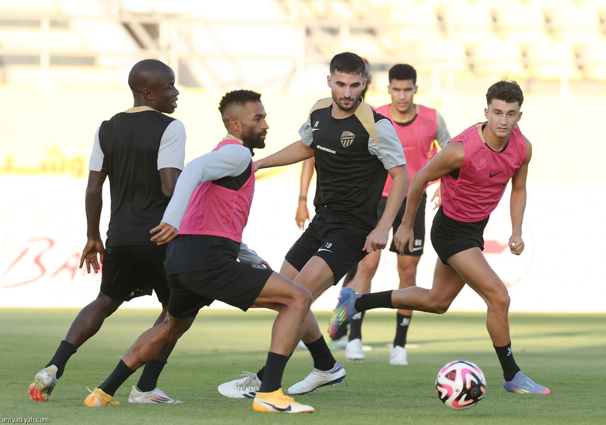 «النمور» تتربص