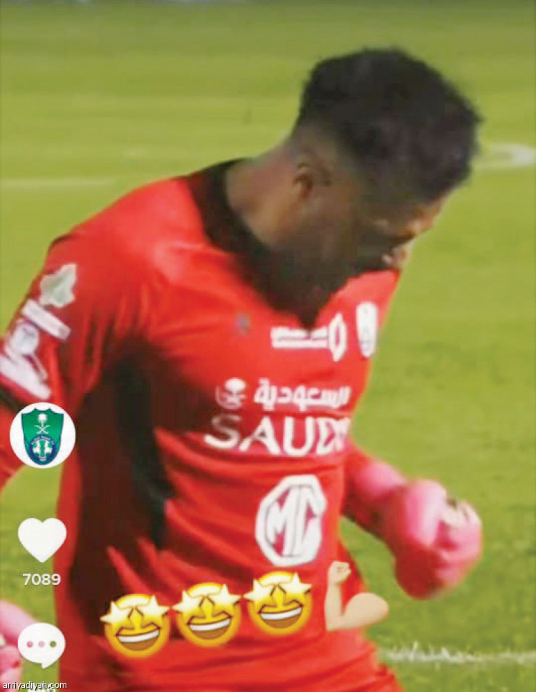 «تيك توك» 
يسحب البساط من المنصات