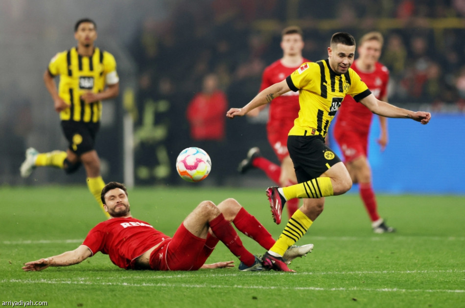 دورتموند يكتسح كولون.. ويتصدر مؤقتا