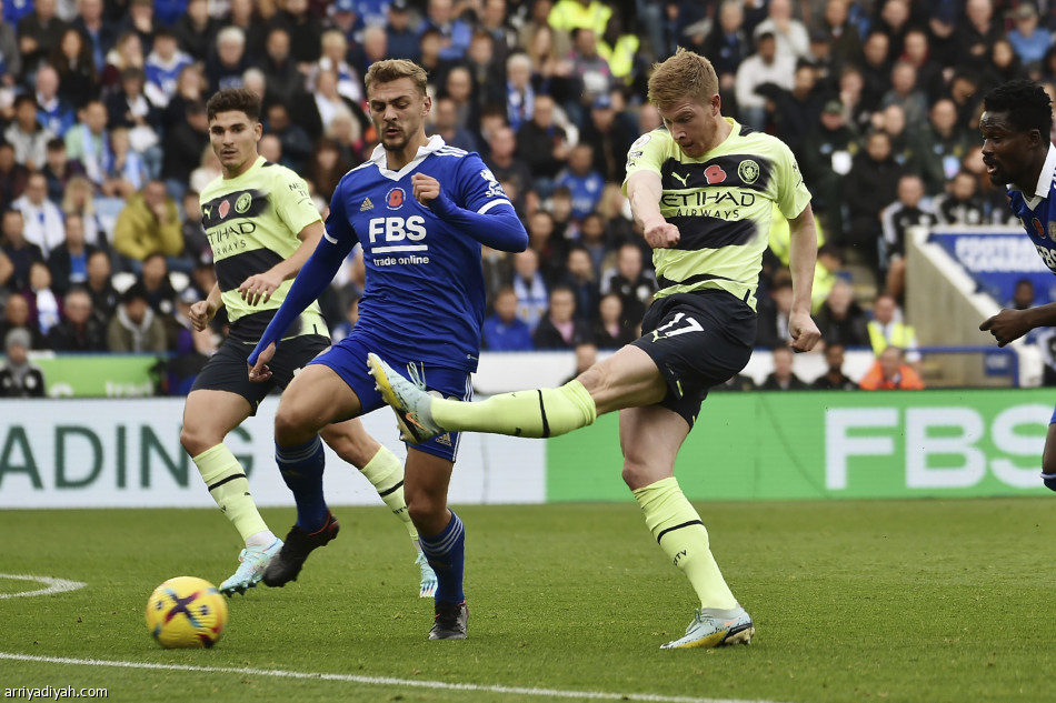 السيتي يعتلي الصدارة مؤقتا