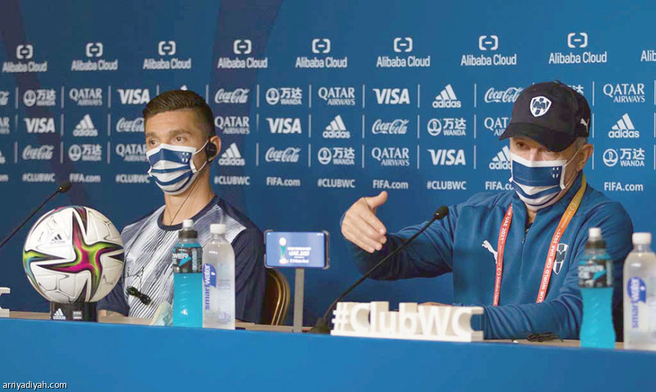 الأهلي
يحاول تخطي برشلونة