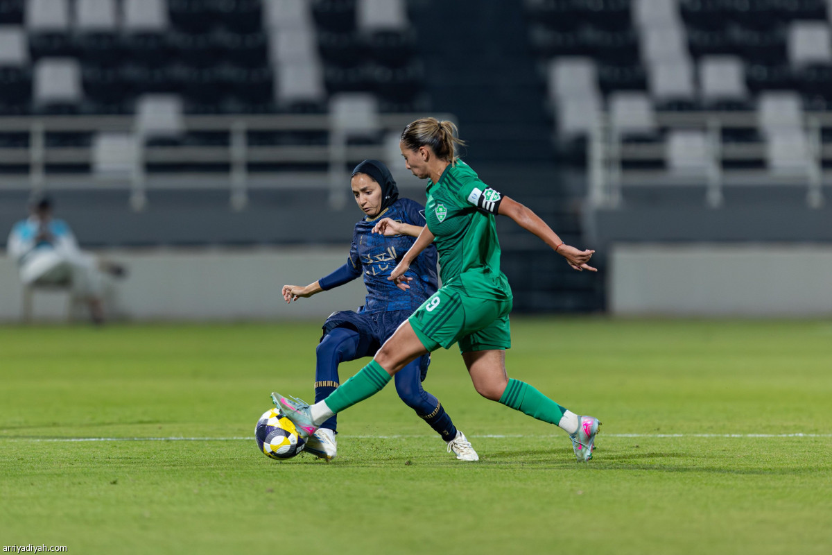 الأهلي إلى نهائي السوبر