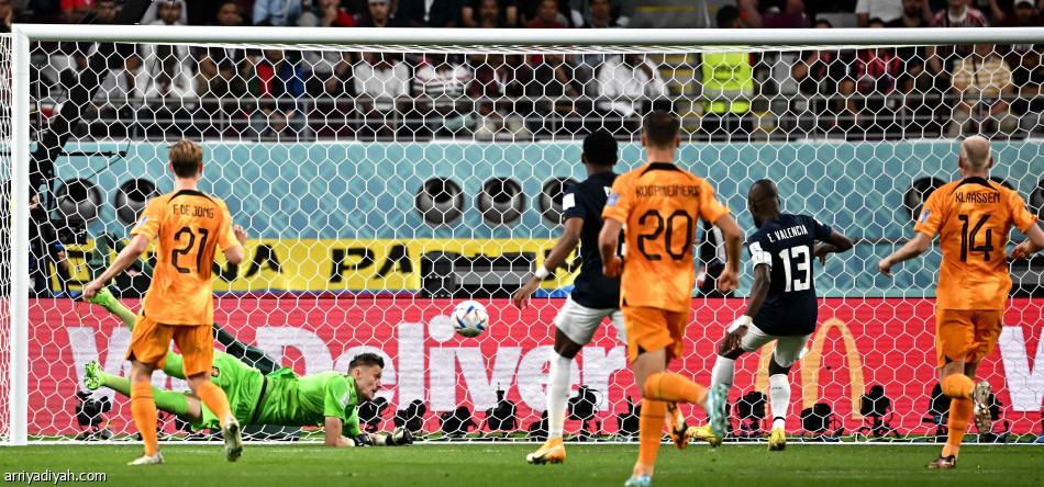 رسميا.. قطر تخسر التأهل  بتعادل هولندا والإكوادور